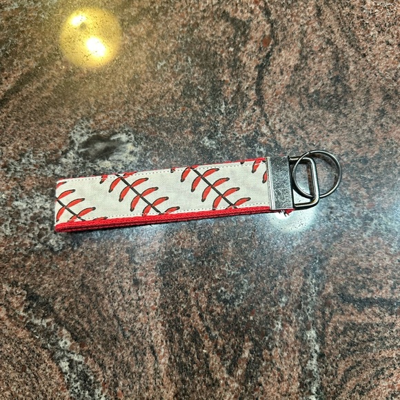 Handmade baseball wristlet key fob keychain - Picture 1 of 3